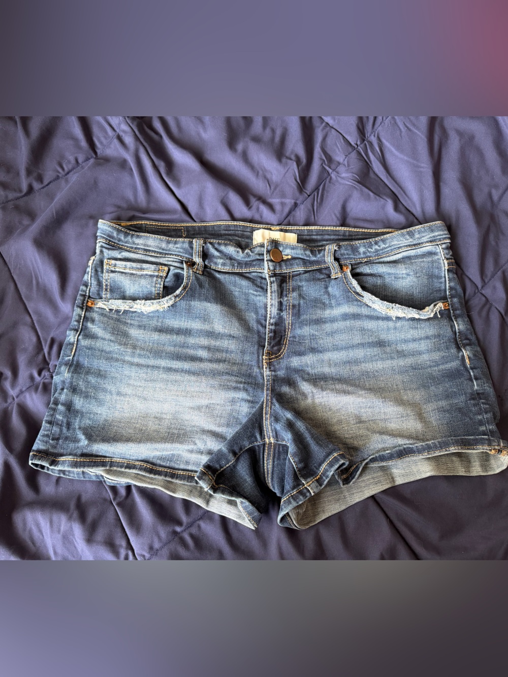 BKE Denim "Victoria" Shorts
- Light Blue Wash